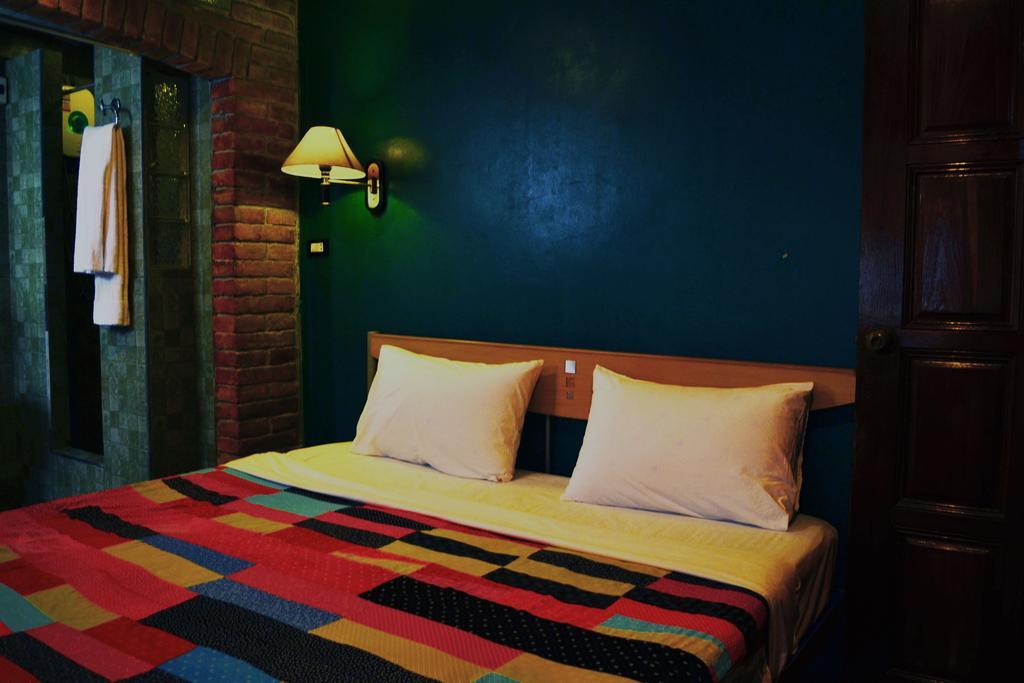 Brickhouse Ayutthaya Guesthouse Est 1986 Exteriör bild