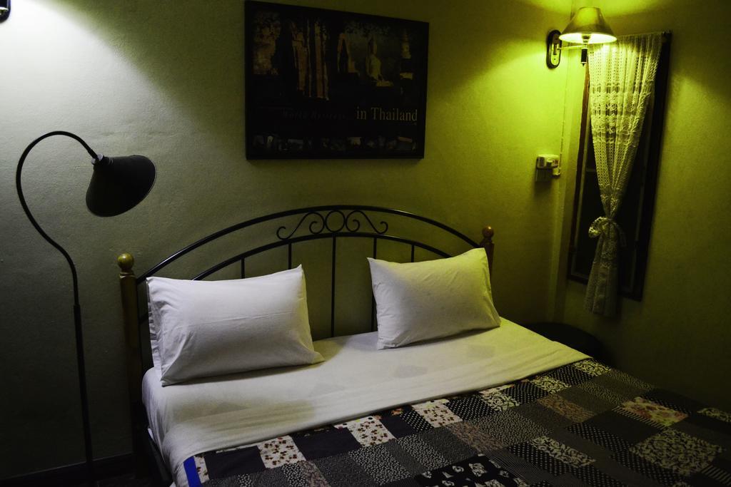 Brickhouse Ayutthaya Guesthouse Est 1986 Exteriör bild