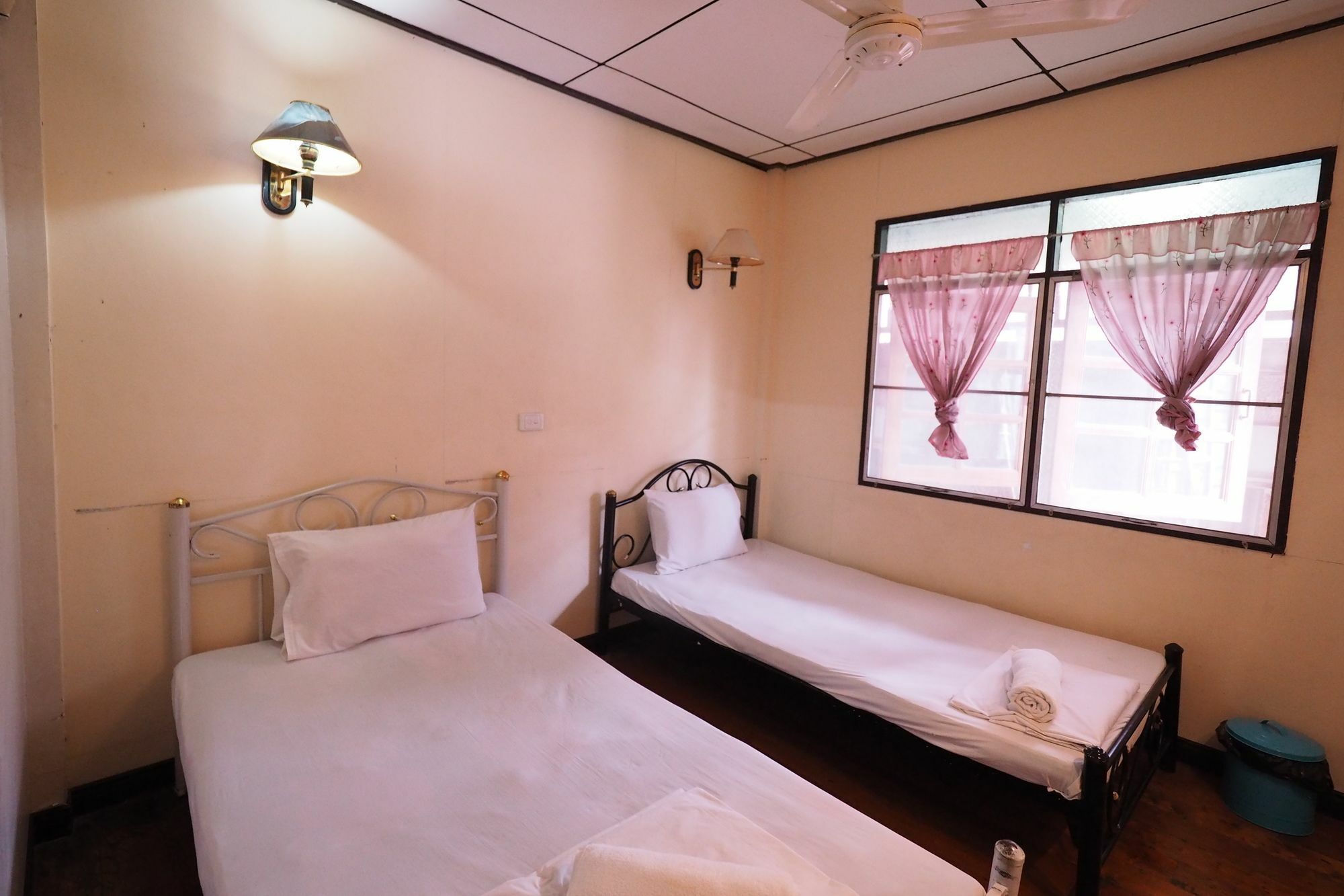 Brickhouse Ayutthaya Guesthouse Est 1986 Exteriör bild